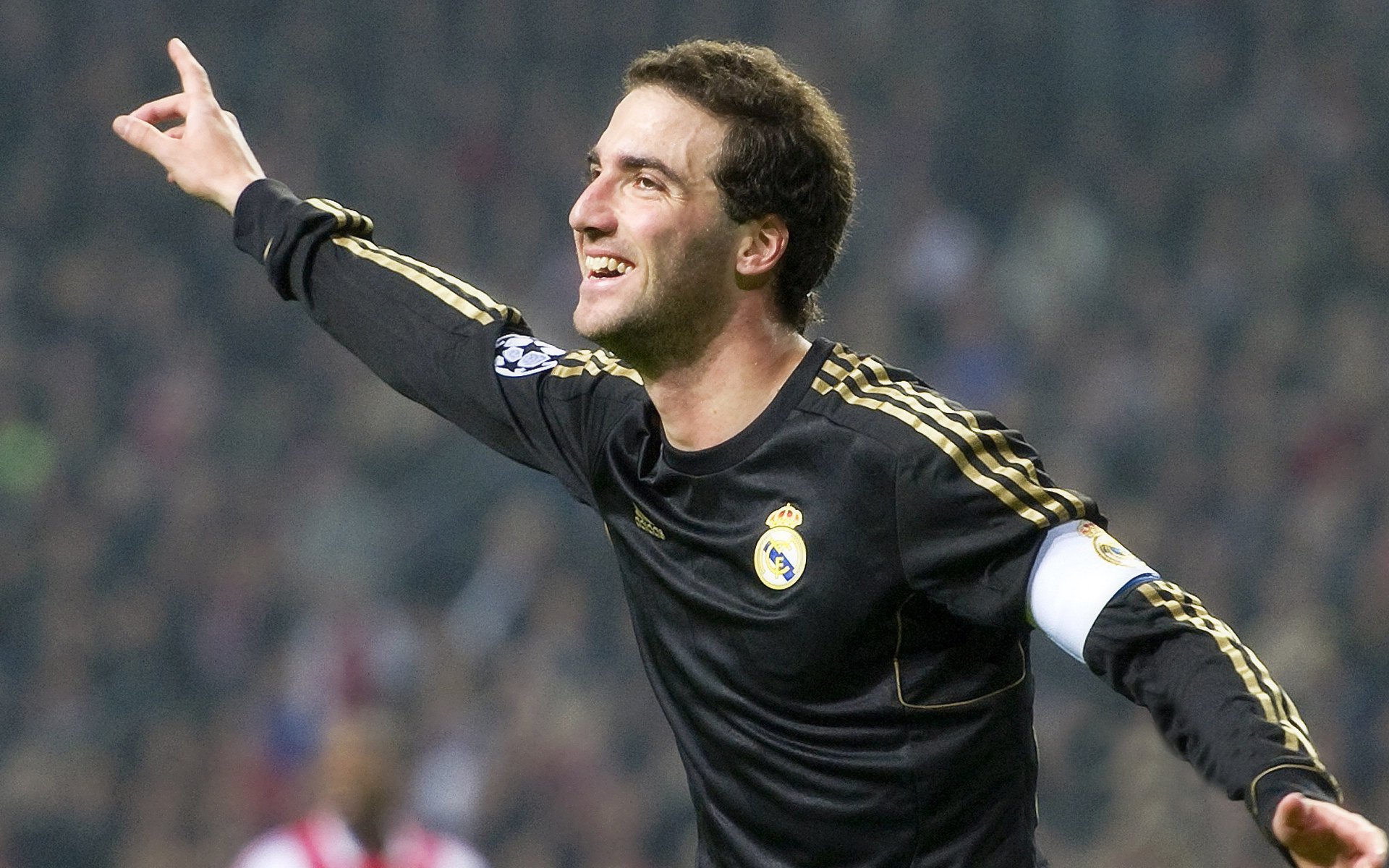 爱游戏-末轮保级大战：多支球队誓死一搏